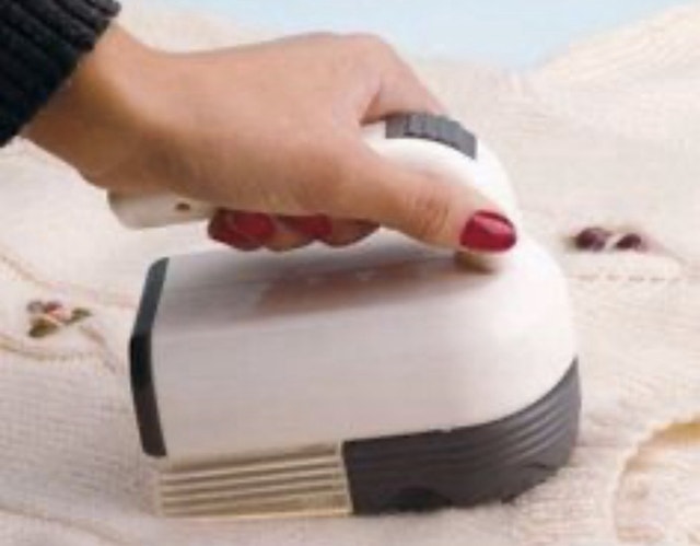 Brand New Fabric Lint Remover + Tray + Brush - photo 4