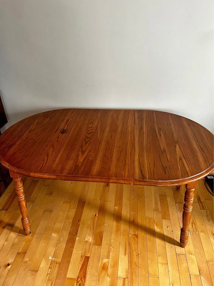 Solid Oak Dining table & 4 Dining Chairs