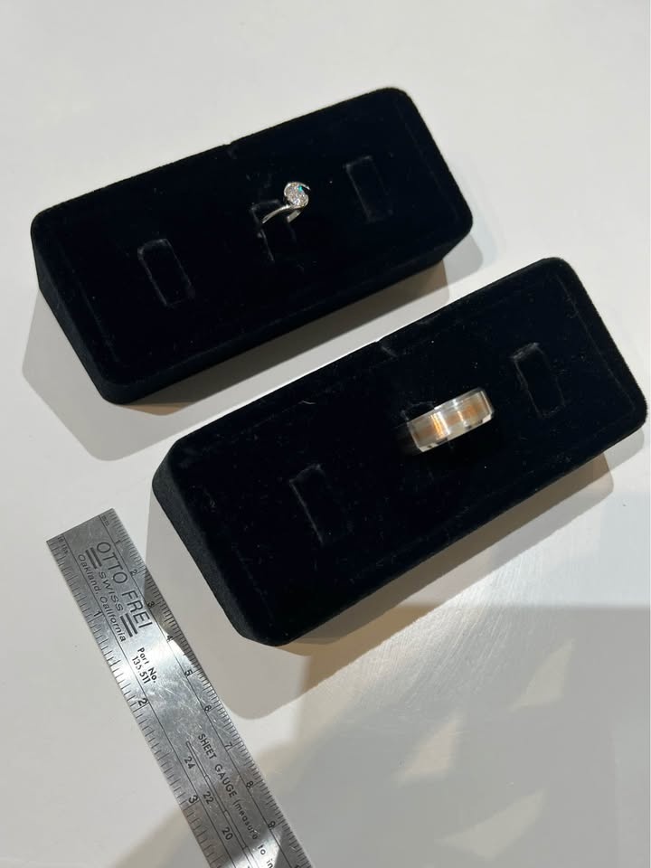 Black Velvet 3 Ring Display Stand