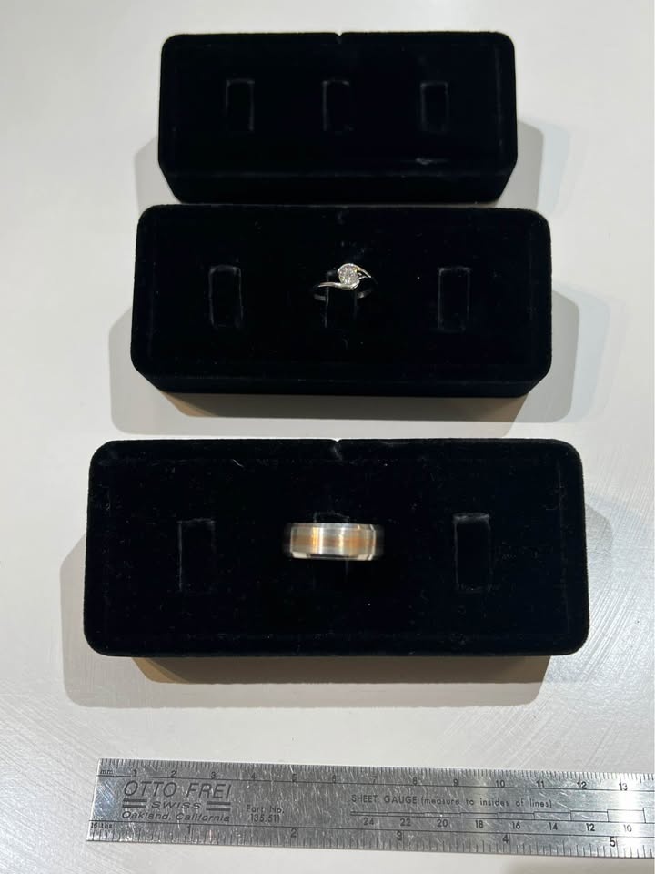 Black Velvet 3 Ring Display Stand - photo 3