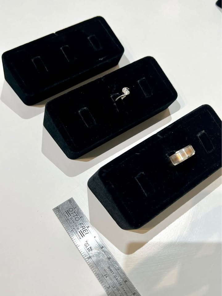 Black Velvet 3 Ring Display Stand - photo 5