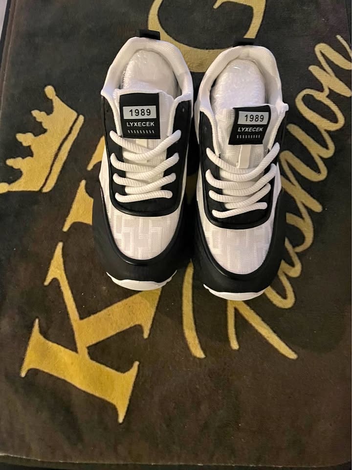 Classic casual sports sneakers