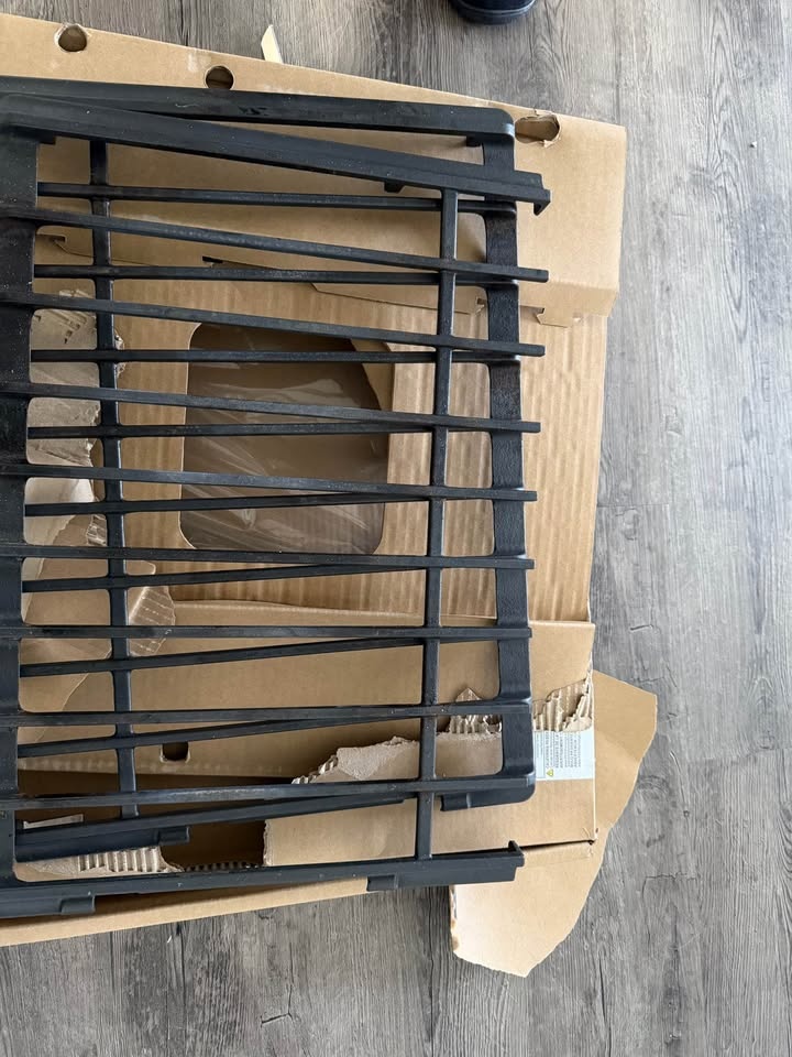 Used Grill with 4 Burner Caps - photo 2