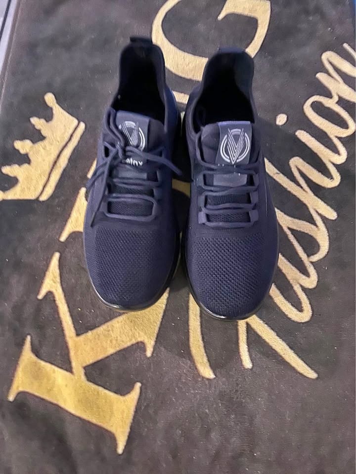 Men’s lightweight sneakers