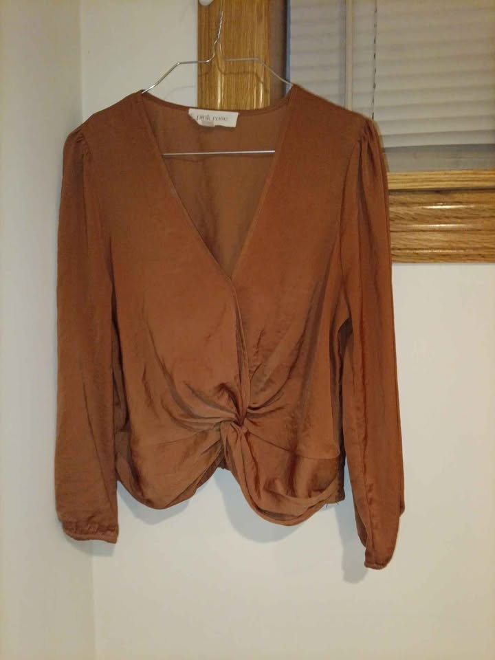 Various Women's Blouses - photo 4