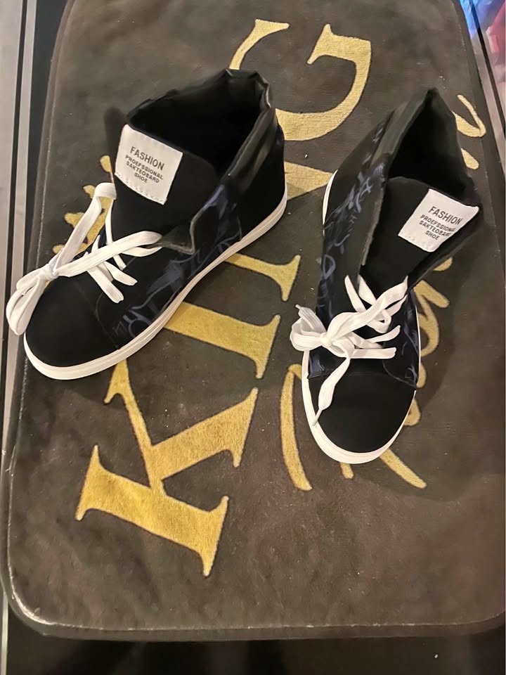 Men high top skate shoes