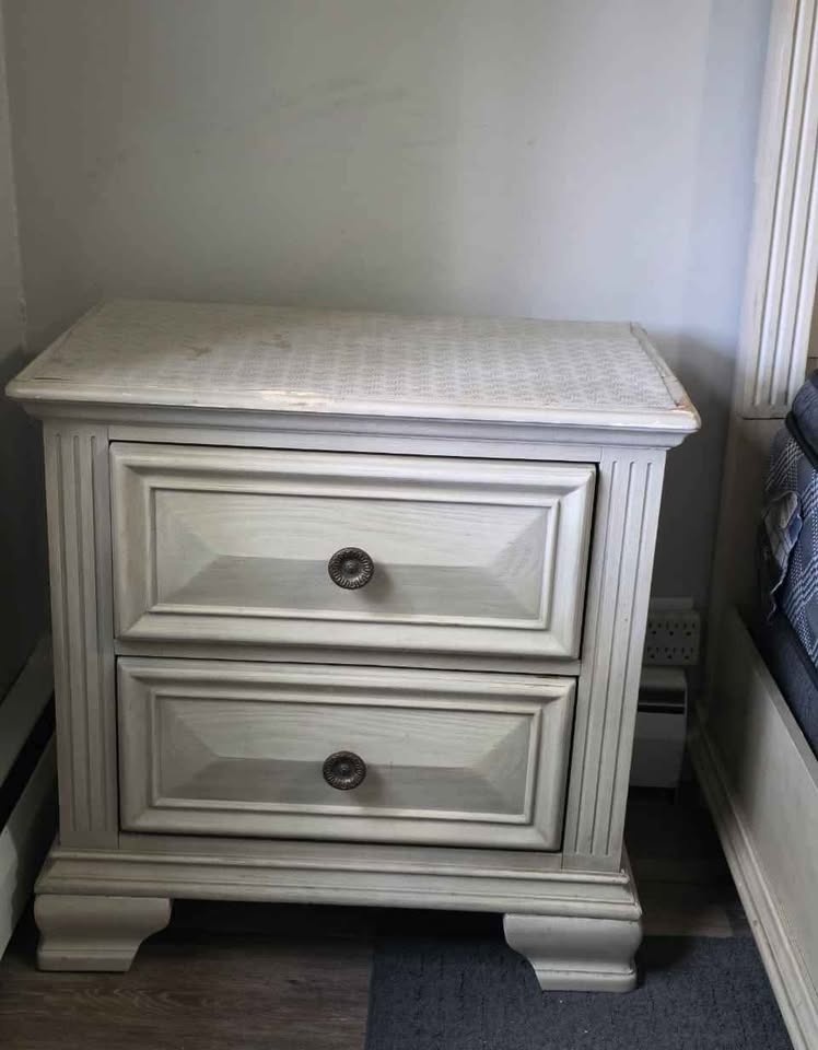 Oyler 4 pc Bedroom Set (King) - Dresser, Mirror, Ottoman - photo 5