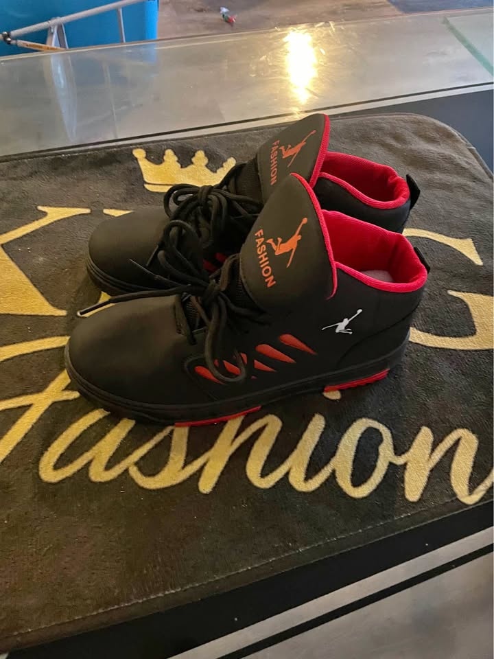 Men casual sneakers