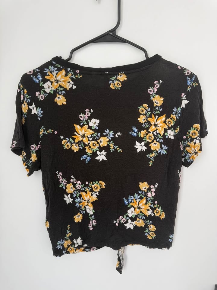 H&M Floral Tie Front Crop Top Medium - photo 3