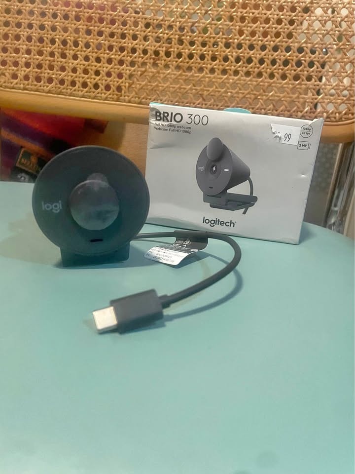 Logitech Brio300 Webcam - USB C