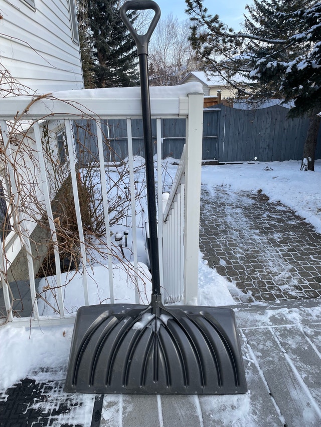 Plastic snow shovel - photo 2