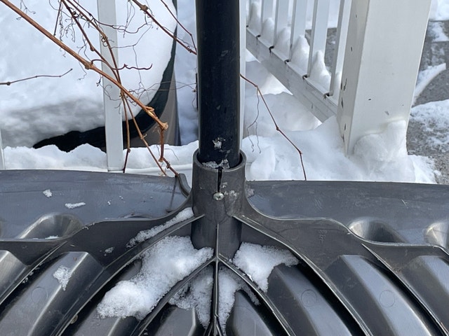 Plastic snow shovel - photo 4