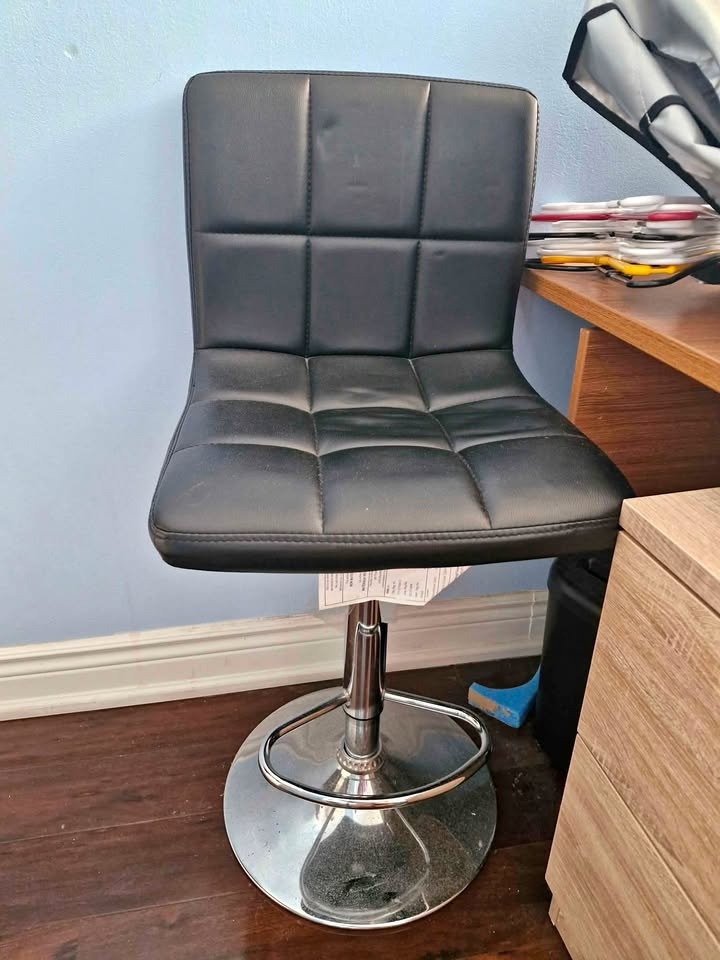 Bar stool