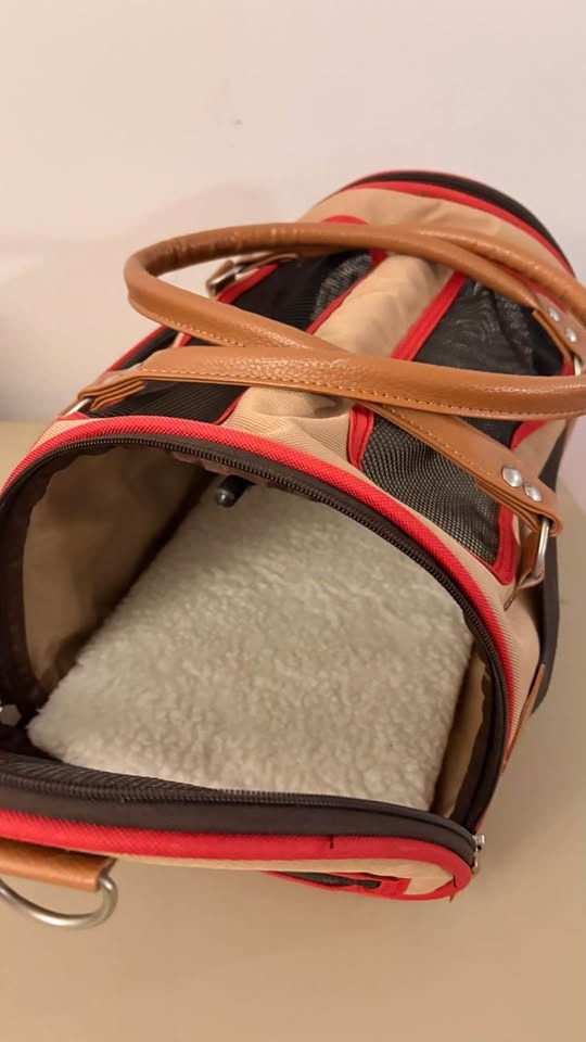 Pet Carrier, Like New, Small Pet Travel Handbag with Fleece Line - photo 3