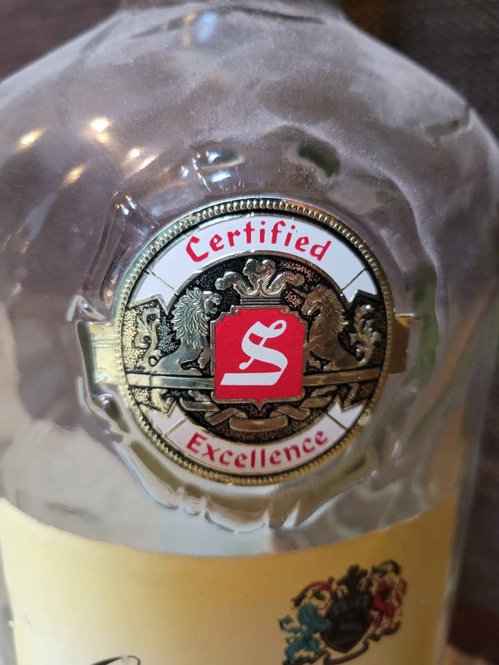 Canadian Schenley O.F.C. Whiskey Bottle - photo 4