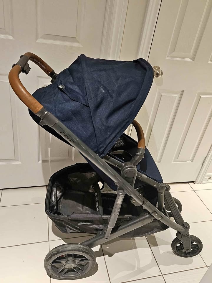 Uppababy Cruz V2 Stroller with Rain Cover & Bug Shield