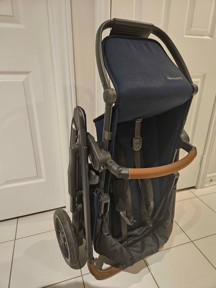 Uppababy Cruz V2 Stroller with Rain Cover & Bug Shield - photo 4