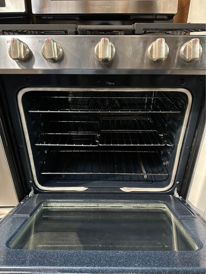 30" SAMSUNG PROPANE GAS STOVE STAINLESS STEEL CONVECTION OVEN - photo 4