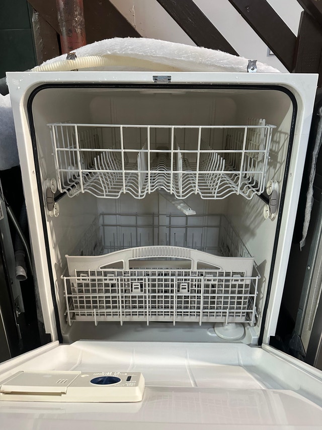 24” Whirlpool Stainless Steel Built-In Dishwasher - photo 2