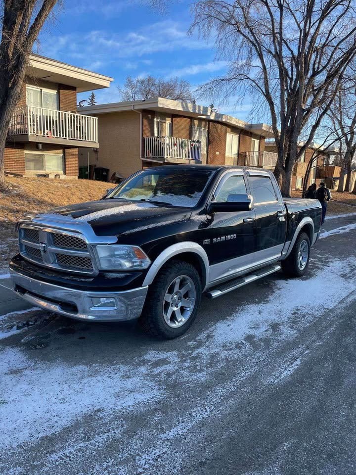 2012 Dodge Ram 1500 Crew Cab Laramie - photo 2