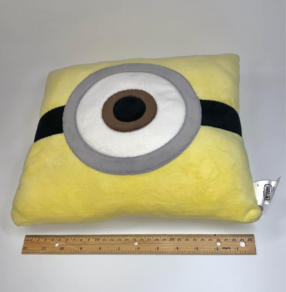 Despicable me MINIONS PILLOW, new, Universal Studios TM, square - photo 2
