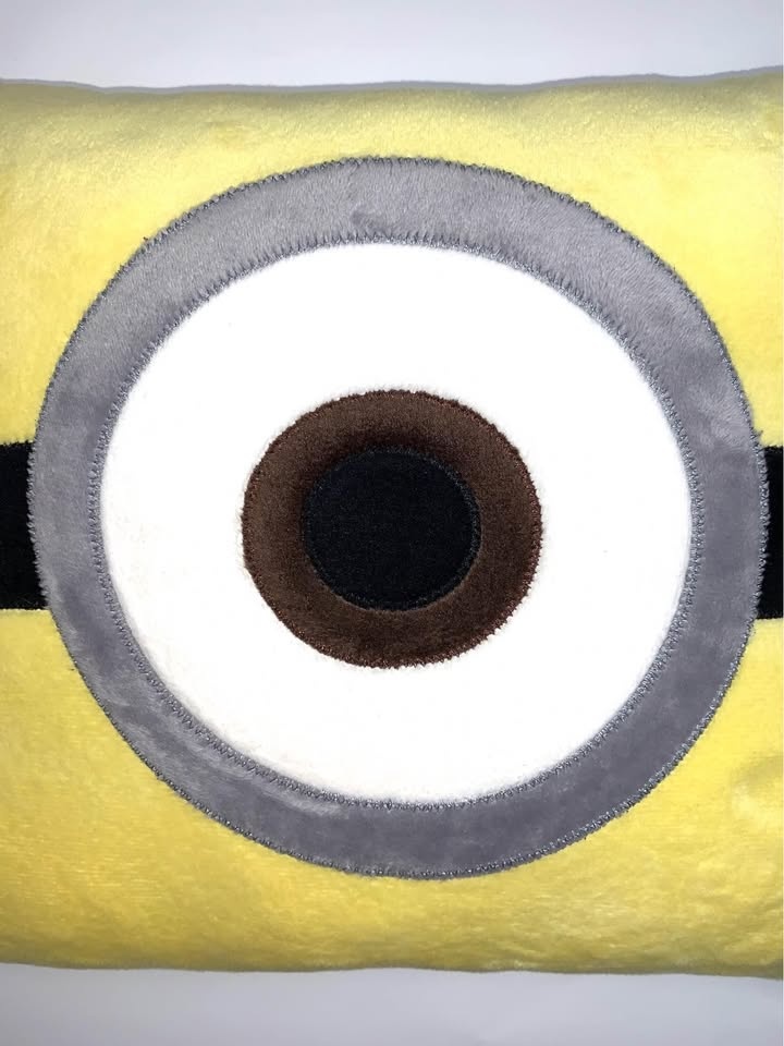 Despicable me MINIONS PILLOW, new, Universal Studios TM, square - photo 4