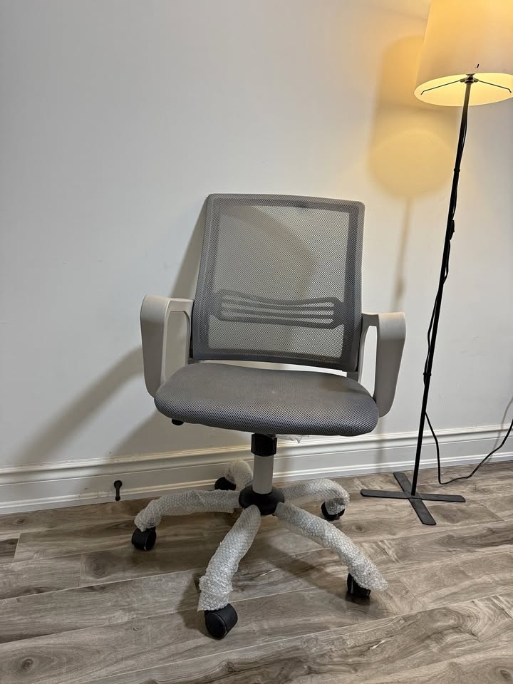 COMPUTER / OFFICE CHAIR – GREAT CONDITION