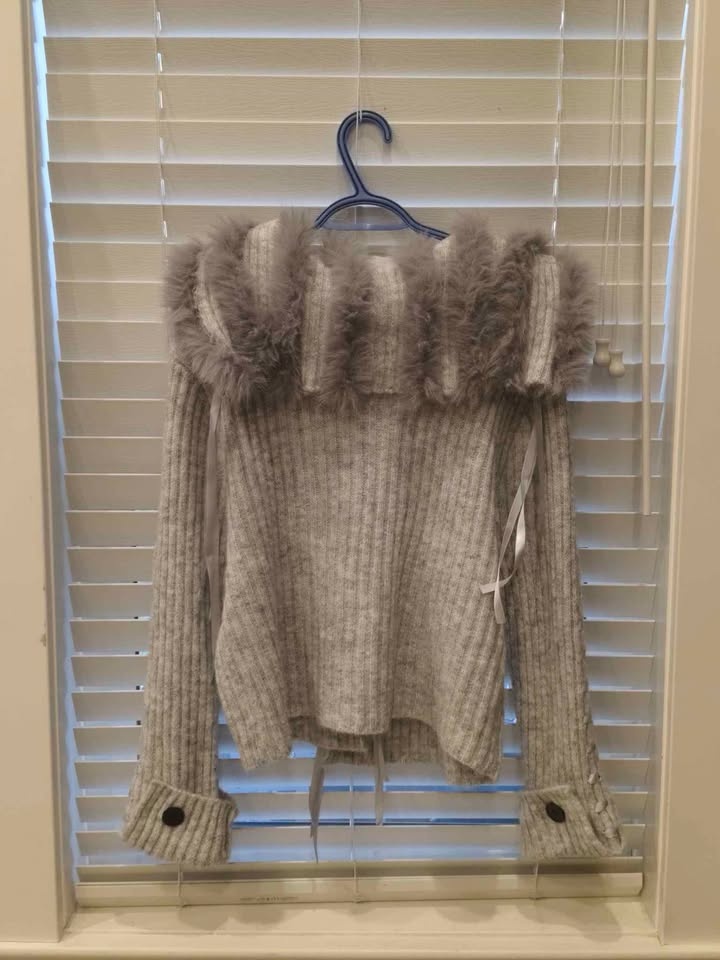 Women's Button-Up Sweater with Fur Collar - photo 2