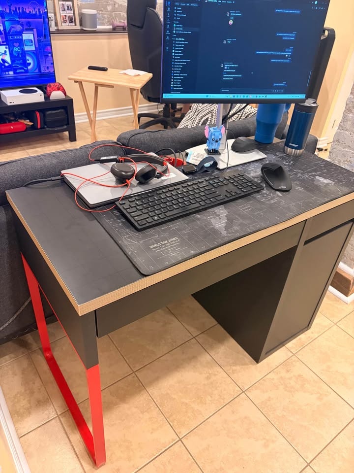 IKEA Micke Desk - photo 2