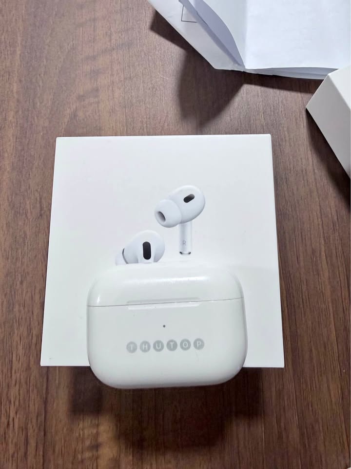 Apple AirPods Pro (2nd Gen) – Very Good Condition – With Box