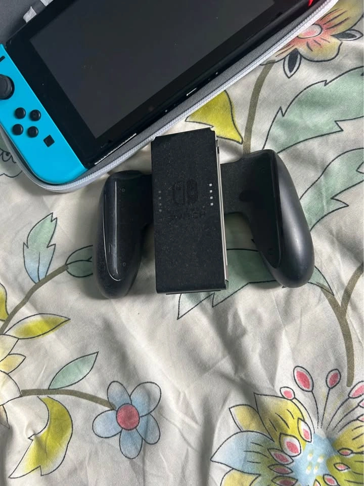 Nintendo Switch Bundle - Minecraft (Physical), 128GB, Dock, Case - photo 4