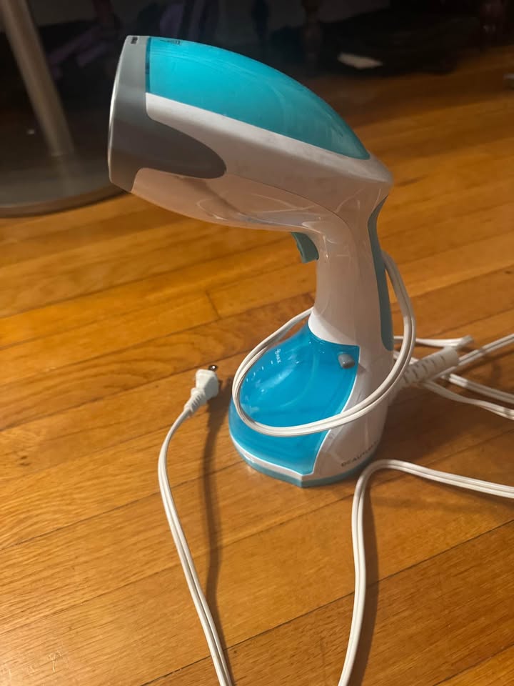 Handheld Clothes Steamer – $15 (Hells Kitchen) - photo 2
