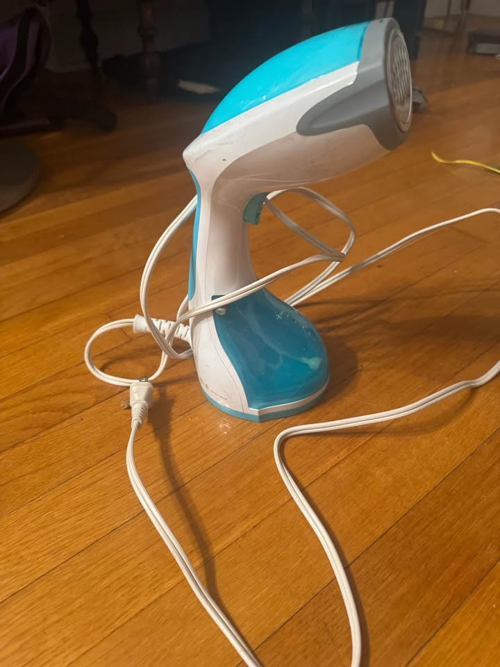 Handheld Clothes Steamer – $15 (Hells Kitchen) - photo 3
