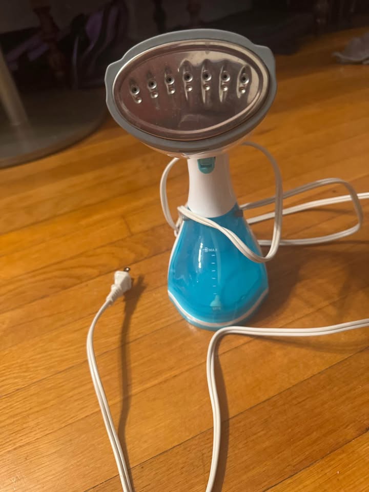 Handheld Clothes Steamer – $15 (Hells Kitchen) - photo 4