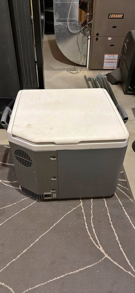 Igloo Portable Fridge 21" x 21" x 17"H