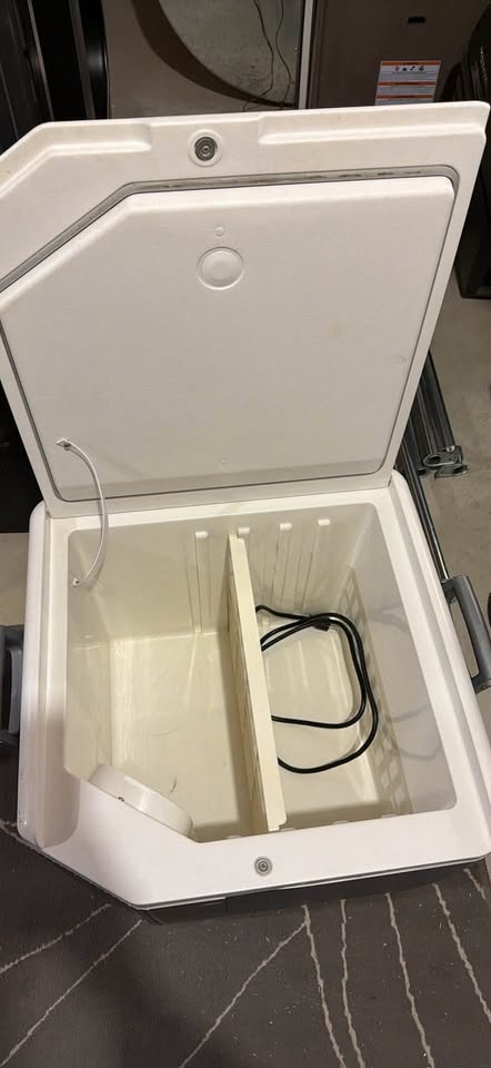 Igloo Portable Fridge 21" x 21" x 17"H - photo 2