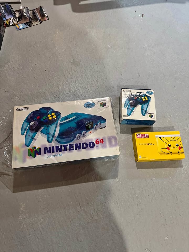 Nintendo 3DS Pikachu Edition + N64 Clear Blue