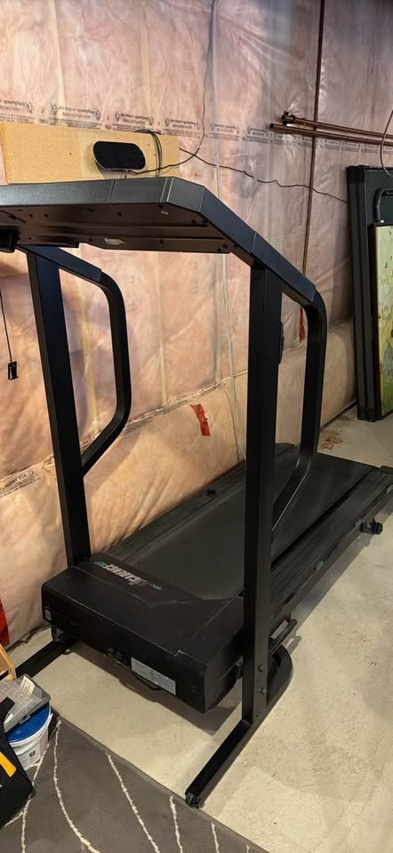Weslo Foldable Treadmill - photo 2