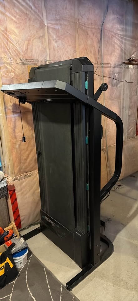 Weslo Foldable Treadmill - photo 5