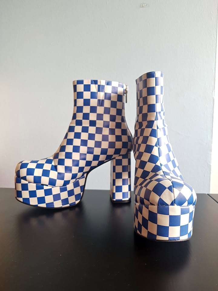 Blue and white checkered platform