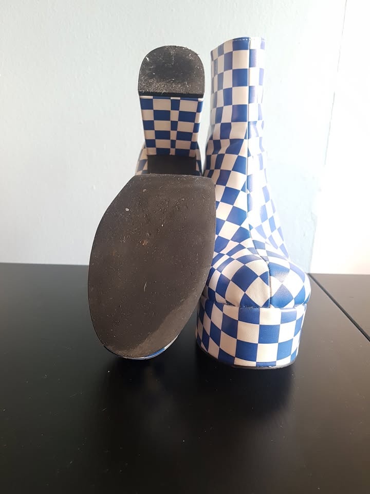 Blue and white checkered platform - photo 4