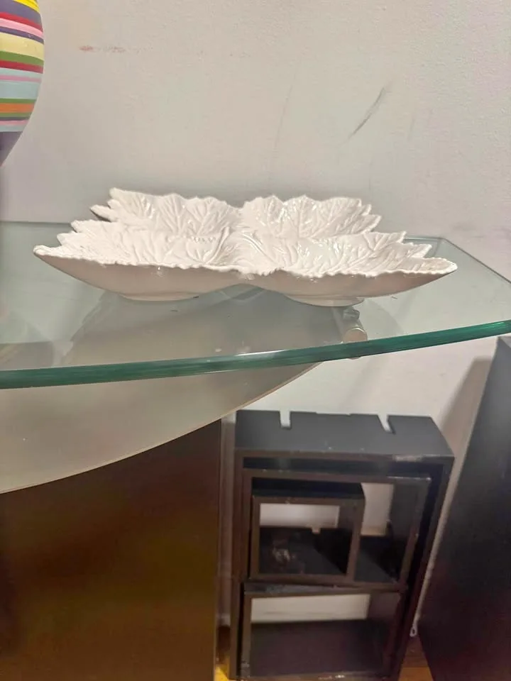 Elegant ceramic serving dish shaped like four leaves thumbnail