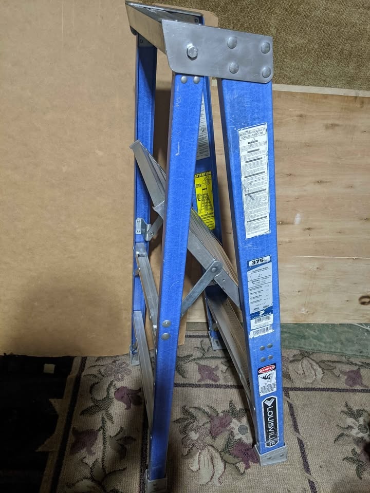 Two step Construction Ladder - photo 2
