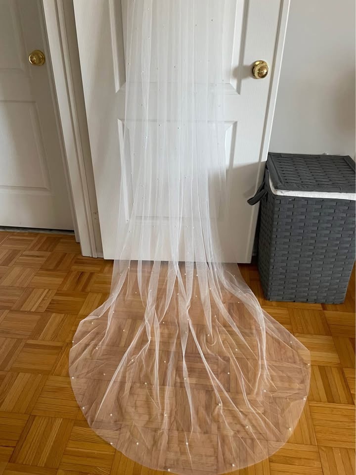 Designer Ivory Cathedral Pearl Wedding Veil - photo 2
