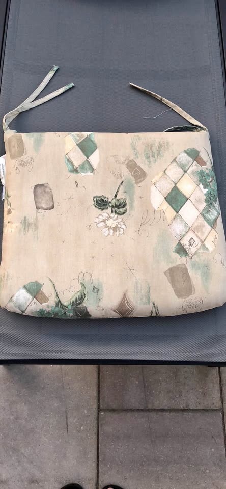 6 Outdoor Cushions with ties (17” x 19” x 2”)