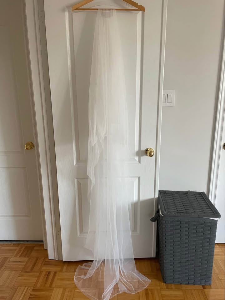 Designer Floor-Length Wedding Veil with Blusher (Ivory) - photo 3