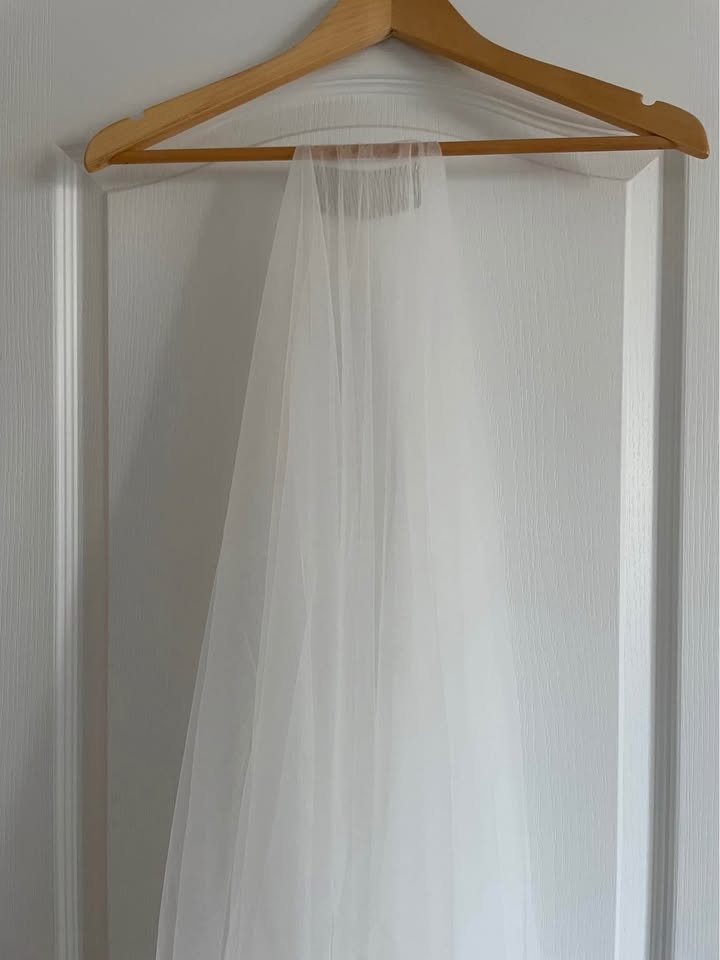 Designer Floor-Length Wedding Veil with Blusher (Ivory) - photo 5