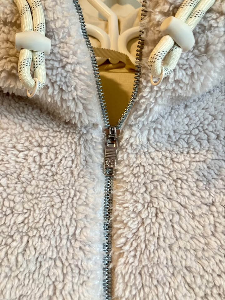 Lululemon Textured Fleece 1/2 Zip Pullover - Size 4 - photo 3