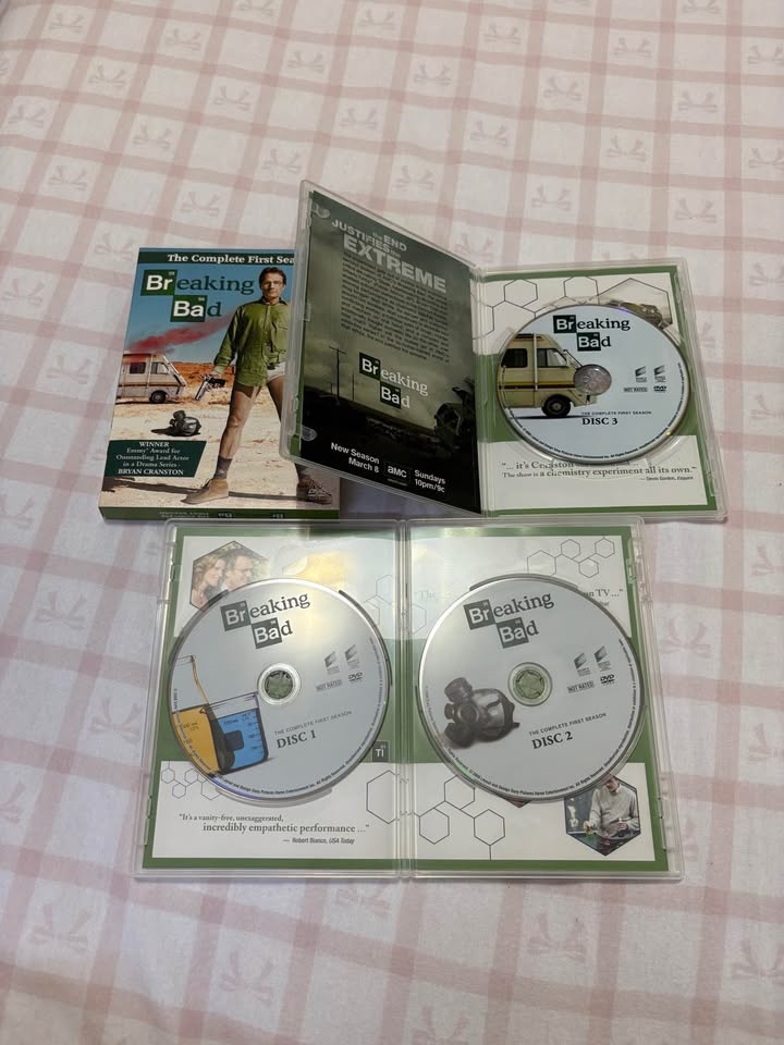 Breaking Bad Complete Seasons 1 & 2 DVDs - photo 3