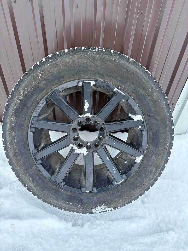 20” Fuel Wheels w/ Winter Tires – 5×139.7 / 5×114.3